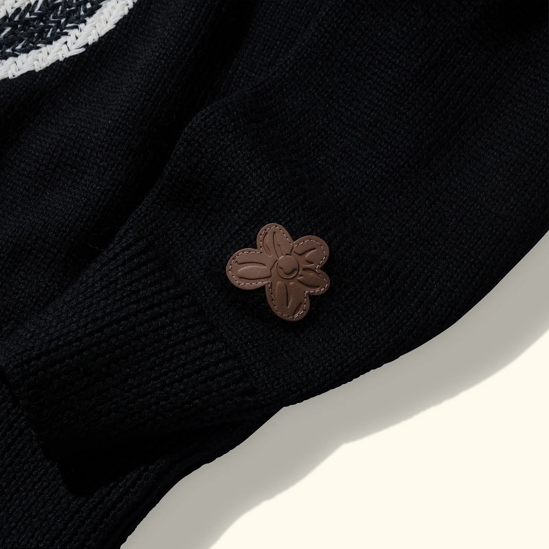 Crest Sweater Black - Image 3
